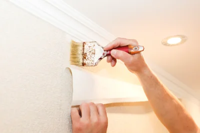 Pose de papier peint à Lanans — revêtements muraux et toiles de verre